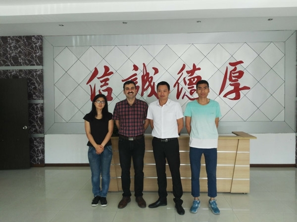 M. Reza Rousta先生與創想儀器總經理、外貿經理等合影